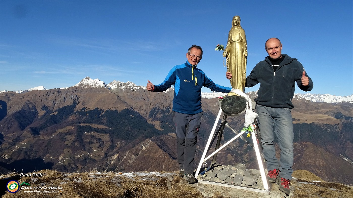 01 Alla Madonnina di vetta del Pizzo Baciamorti (2009 m) con vista in Tre Signori.JPG